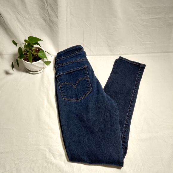 Levi's 721 Jeans - Picture 4 of 9